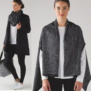 Lululemon Vinyasa Wrap
Running Luon Suited Jacquard Black White / Black